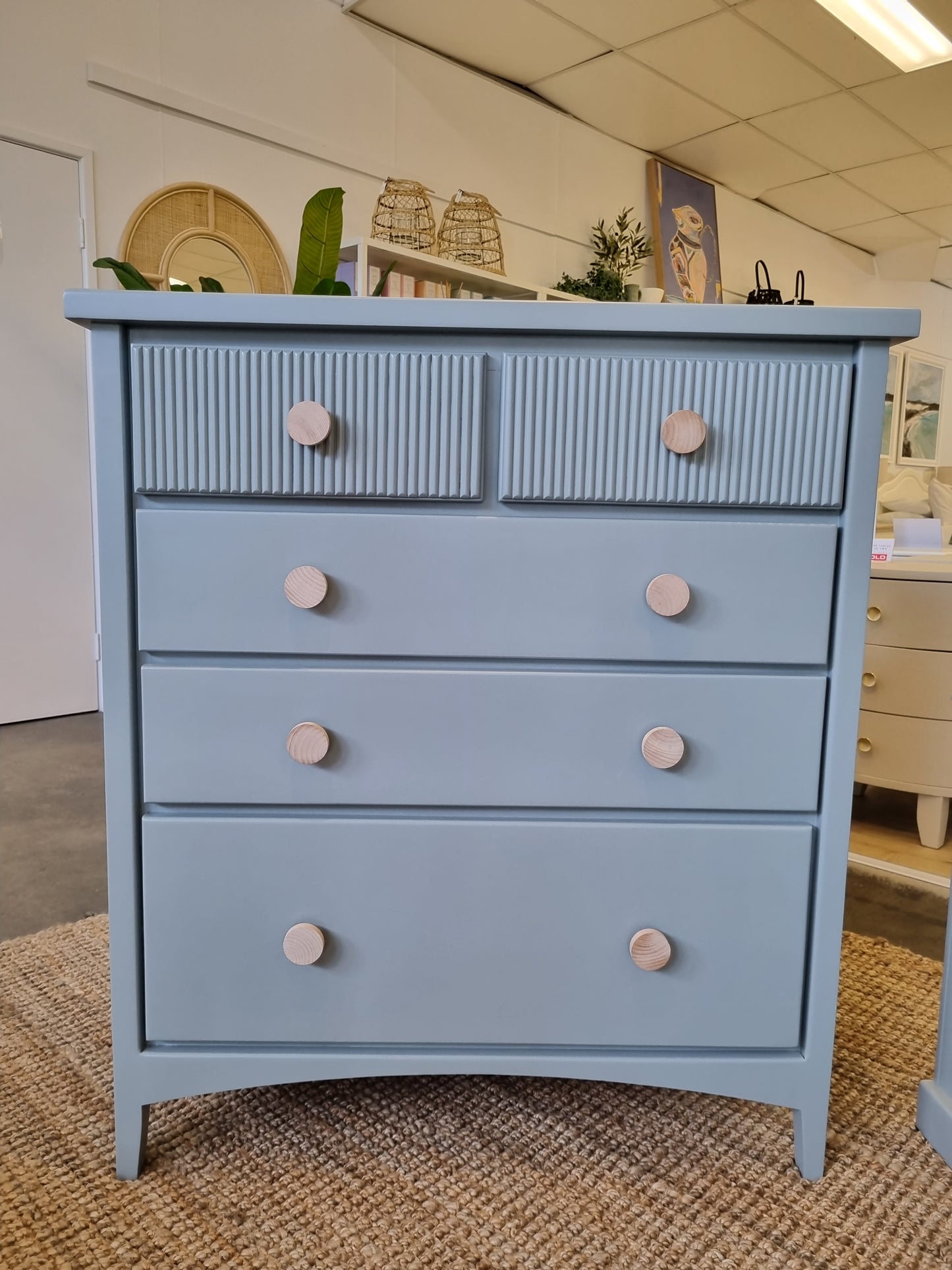 Chest of drawers