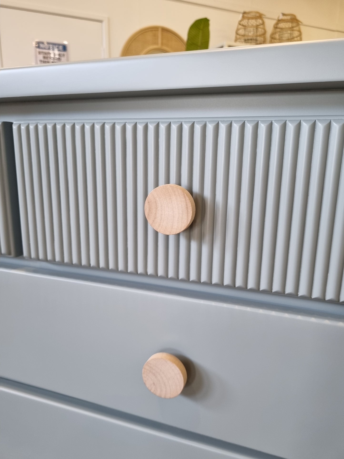 Chest of drawers