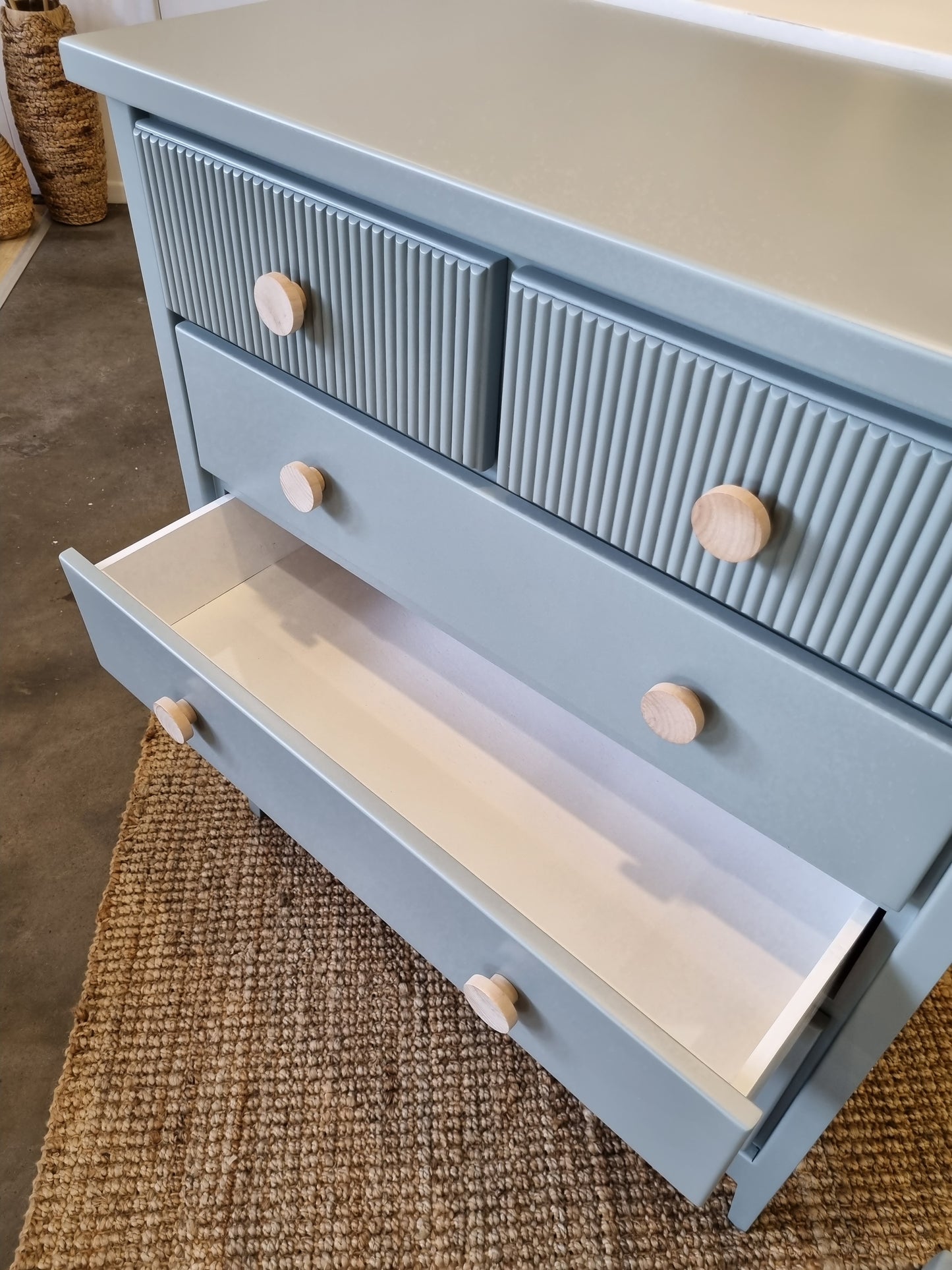 Chest of drawers