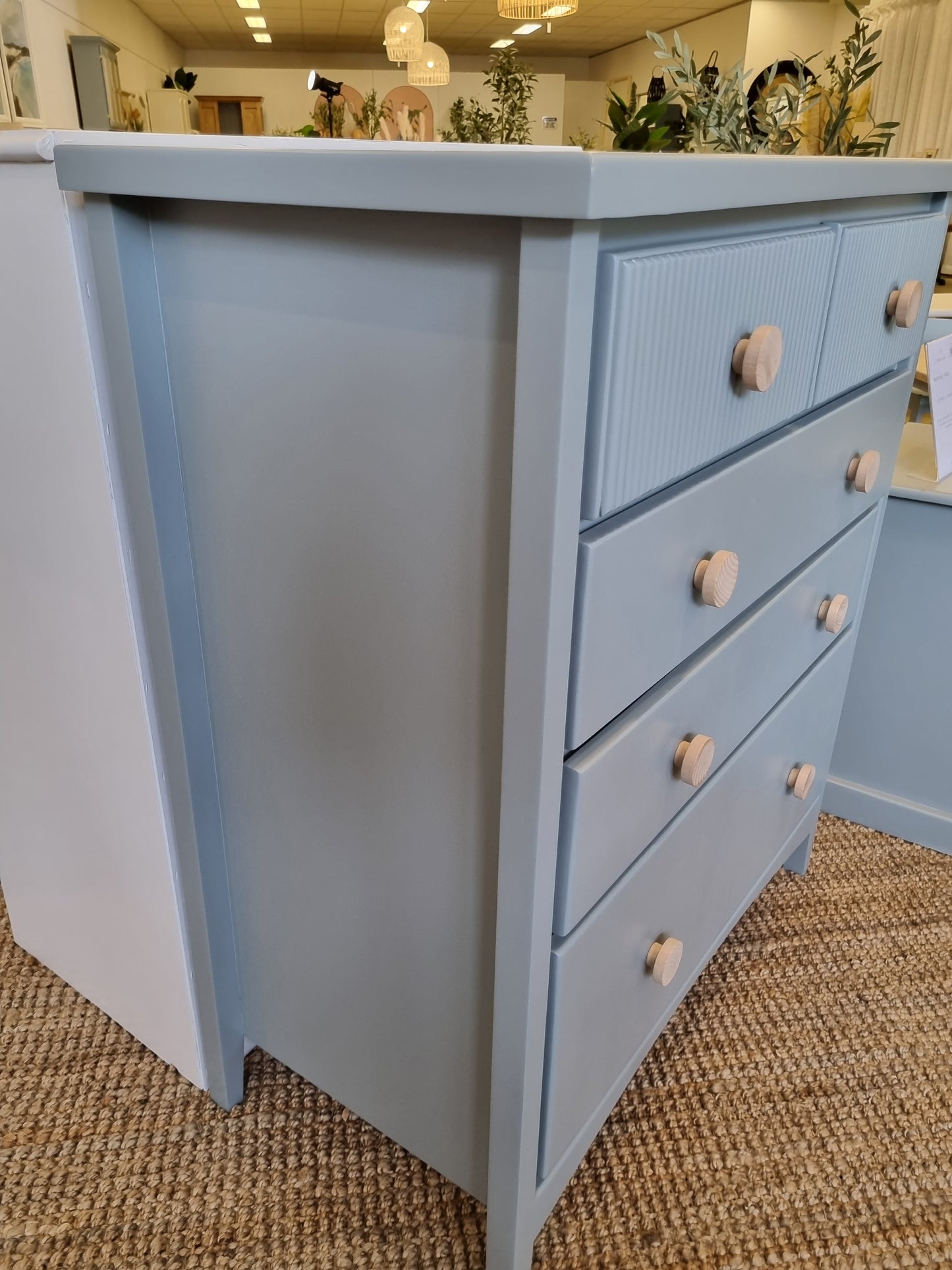 Chest of drawers