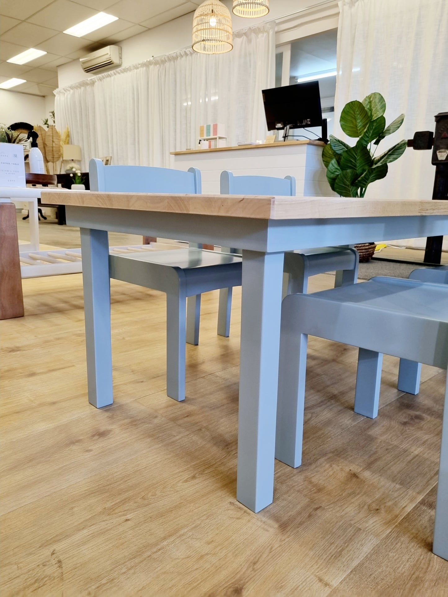 Kids table with four chairs